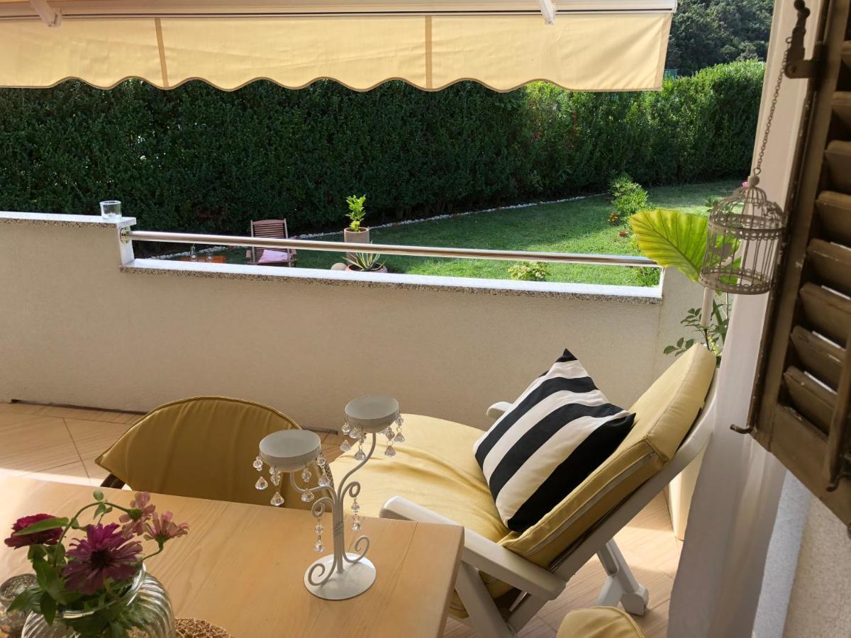 Apartment Natasa Palit Екстериор снимка