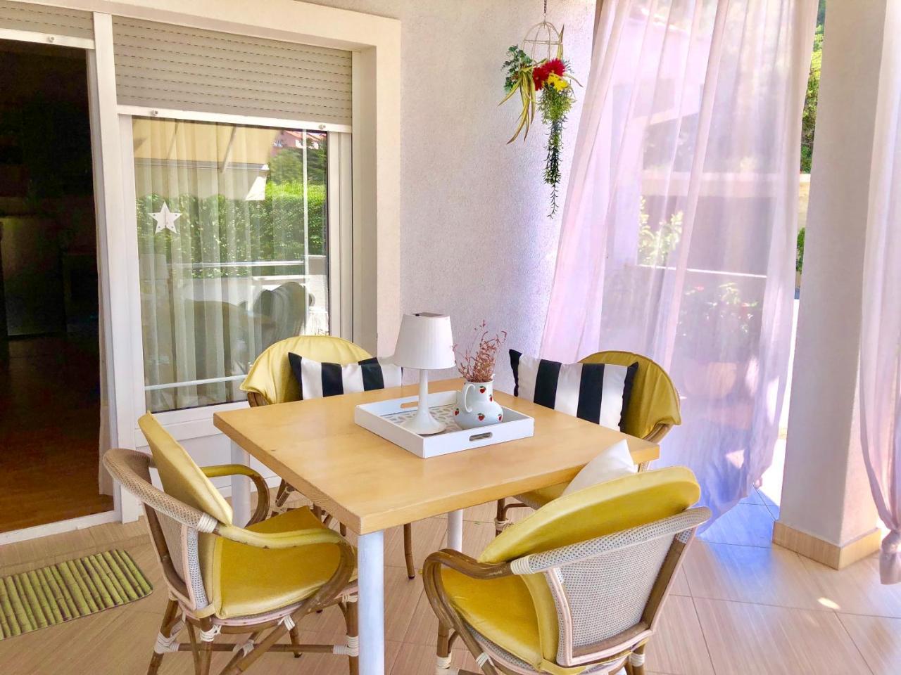 Apartment Natasa Palit Екстериор снимка